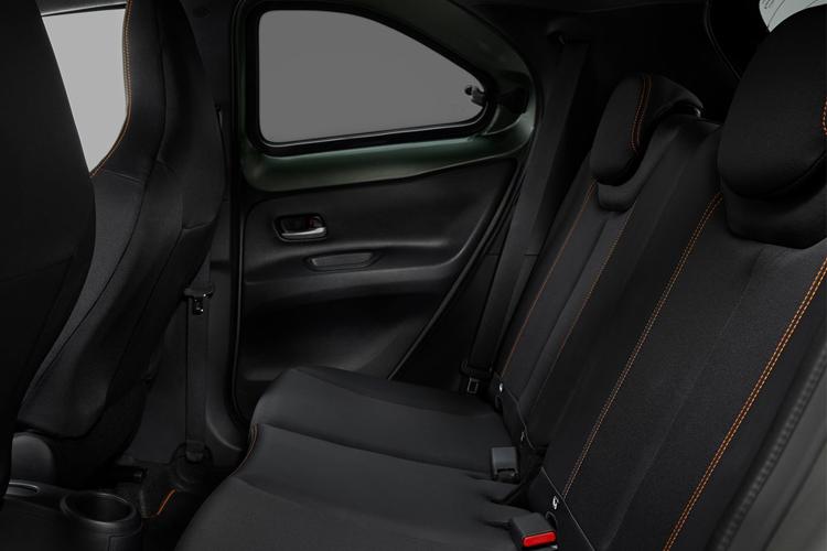2266926 1.0 VVT-i Edge 5dr Auto [Canvas]