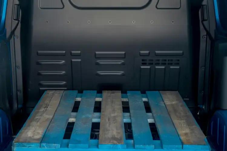 3980869 100kW 43kWh Trend Van Auto