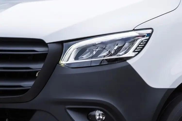 3976225 3.5t H2 HD Emissions Premium Crew Van 9G-Tronic