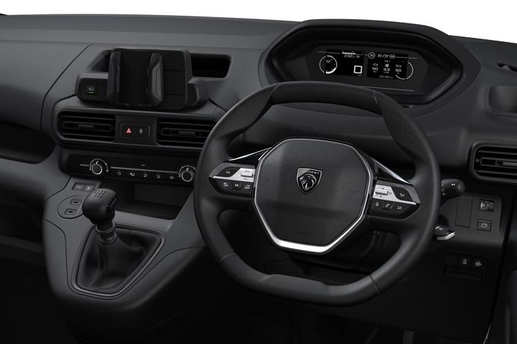 3943534 700 100kW 52kWh Professional Plus Van Auto